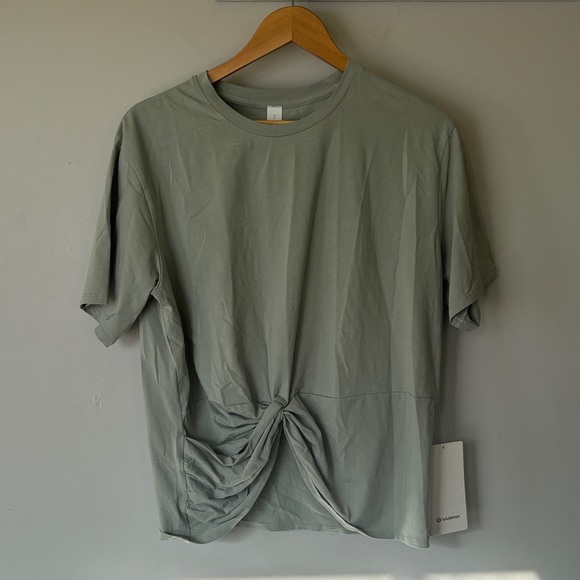 Lululemon Twist Front Oversized T-Shirt | Women’s Size Small | NWT - Picture 3 of 8